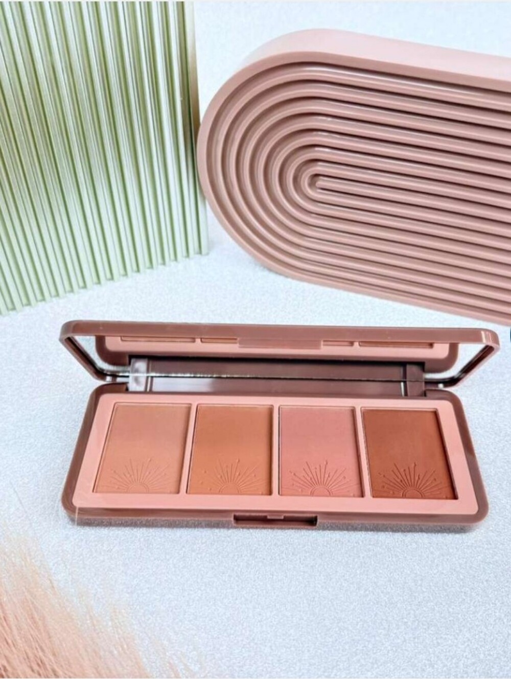 Pinky B Cosmetics Hot Commodity 4 Color Bronzer Palette BNIB